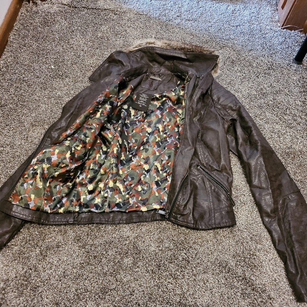 Leather jacket - Picture 3 of 3